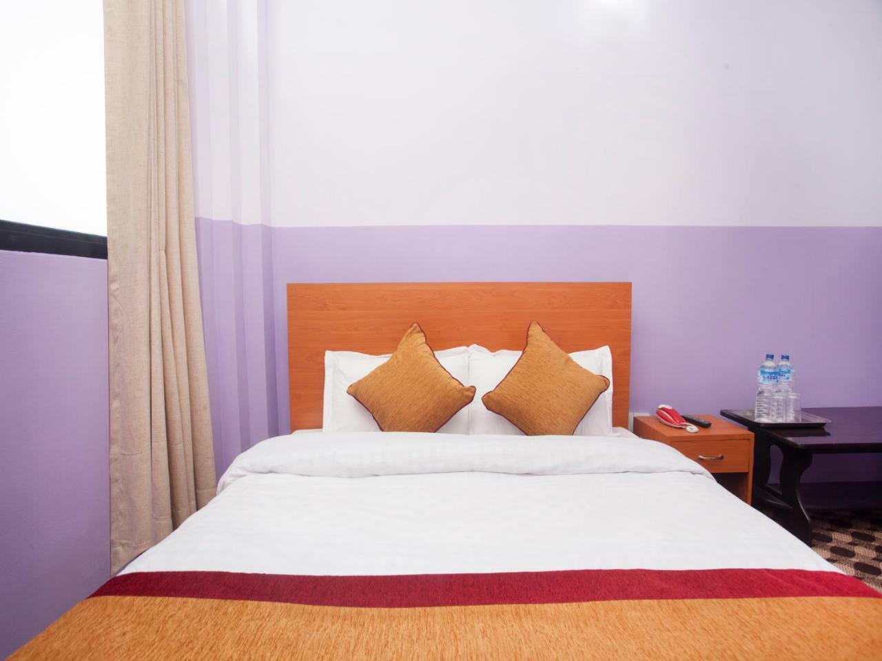 Oyo 341 Hotel Kusum Kohinoore Tokha Екстер'єр фото