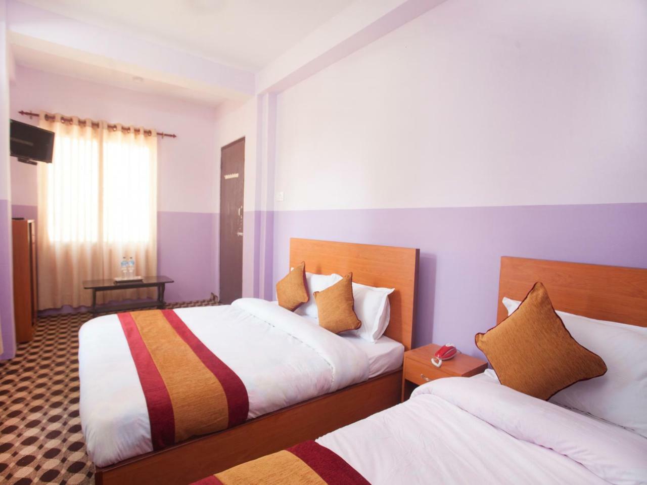 Oyo 341 Hotel Kusum Kohinoore Tokha Екстер'єр фото