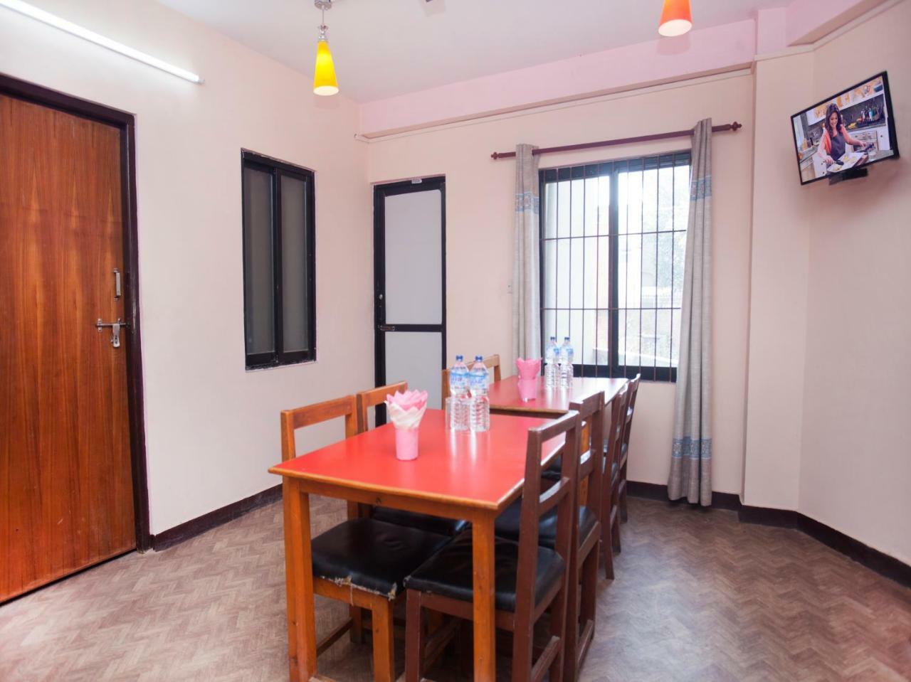 Oyo 341 Hotel Kusum Kohinoore Tokha Екстер'єр фото