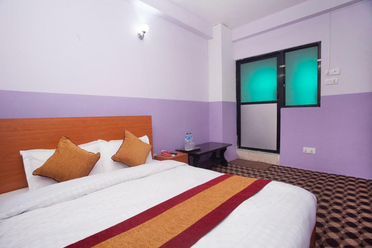Oyo 341 Hotel Kusum Kohinoore Tokha Екстер'єр фото